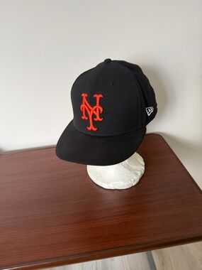 Black NY Mets Fitted  Baseball hat